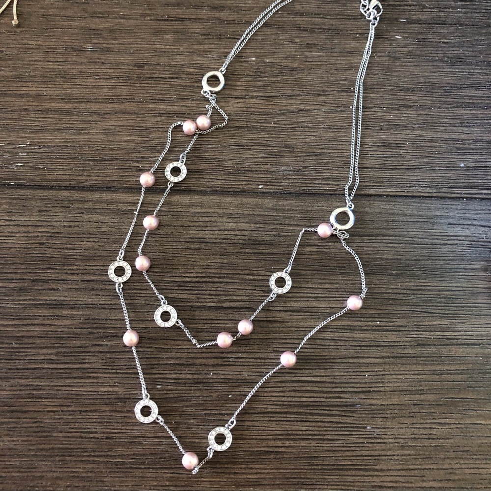 Sliver metal and pink layered necklace